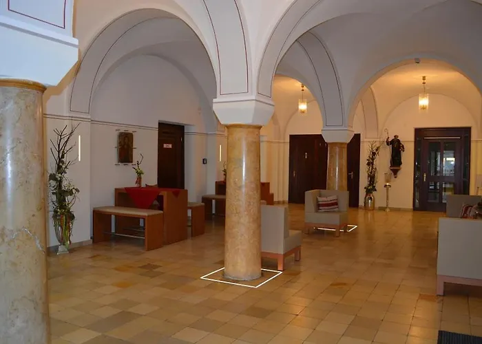 Gaestehaus Schweiklberg Hotel *