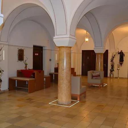 Gaestehaus Schweiklberg Hotel *